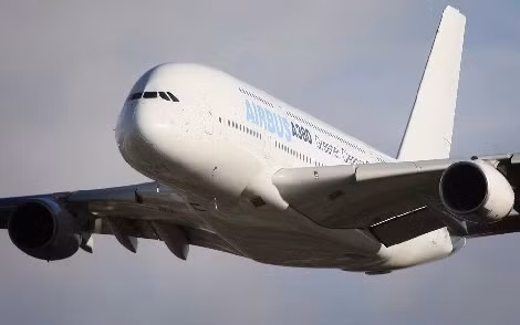 Máy bay A380 do hãng Airbus sản xuất được sử dụng nhiều trên thế giới.