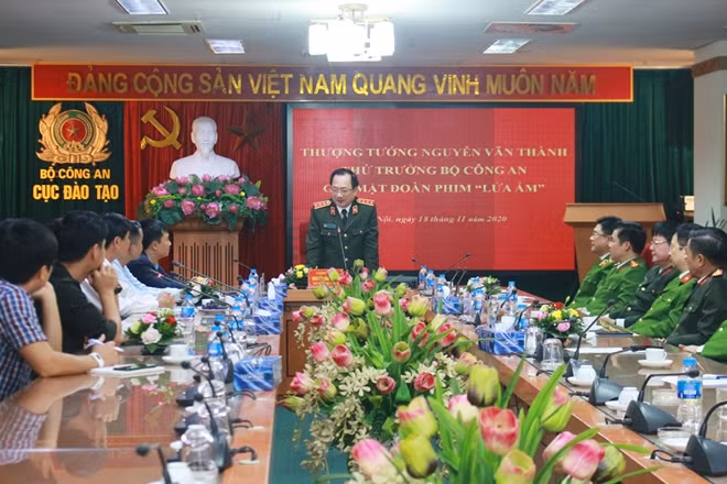 Thứ trưởng Nguyễn Văn Thành phát biểu tại buổi làm việc.