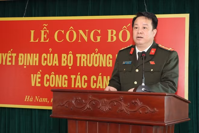 Đại tá Nguyễn Quốc Hùng, Giám đốc Công an tỉnh Hà Nam phát biểu tại buổi lễ.