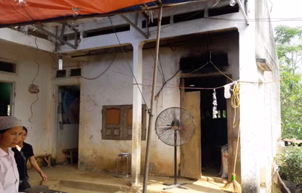 Ngôi nhà nhỏ, xập xệ của gia đình bà Định.
