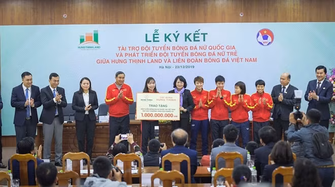 Sau những thành công liên tiếp, Đội tuyển bóng đá nữ Việt Nam được nhiều nhà tài trợ trao thưởng.