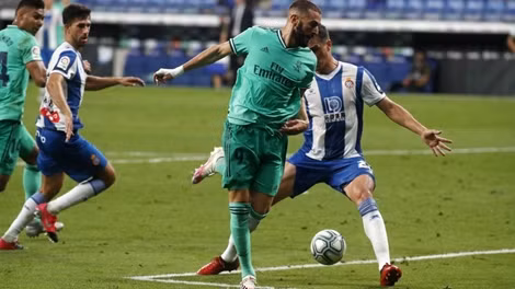 Benzema giật gót điệu nghệ, Real chính thức vượt điểm Barca