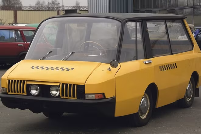 VNIITE PT. Vào năm 1950 các chuyên gia Liên Xô hiểu cần sản xuất 1 mẫu taxi đặc biệt. Dưới yêu cầu của họ Hội đồng Bộ trưởng Liên Xô đã ban hành nghị quyết phát triển 1 loại xe minivan. Chỉ có một nguyên mẫu VNIITE được chế tạo, trong khi đó những chiếc Nissan NV200 có thiết kế tương tự lại lưu hành rộng rãi tại Phương Tây.