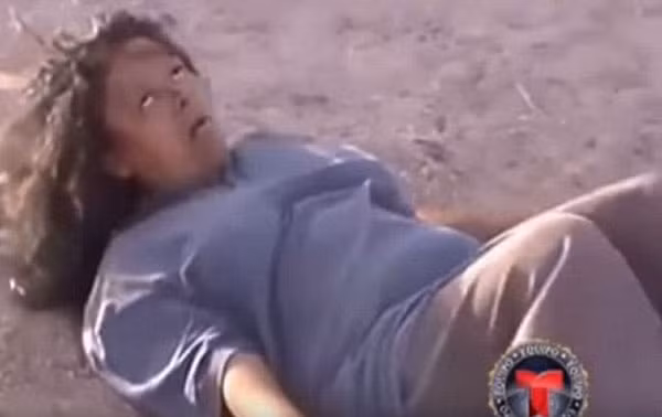 Một phụ nữ lên cơn vật vã sau khi dùng Flakka.