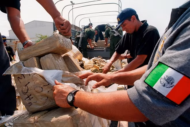 Cảnh sát Mexico tiêu hủy 2,5 tấn ma túy.