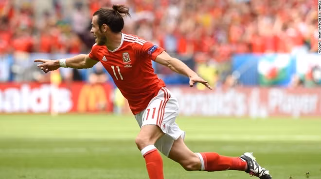 Tiền đạo xứ Wales Gareth Bale ăn mừng sau khi ghi bàn mở tỷ số trận đấu trước Slovakia