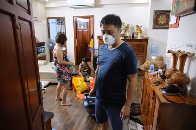 Cũng tương tự như gia đình bác Tuấn, cả nhà anh Minh Anh cũng đã quyết định ra ngoài ở dù tiền thuê khá đắt (600.000 đồng/ ngày)