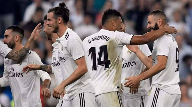 Real Madrid ăn mừng bàn thắng.