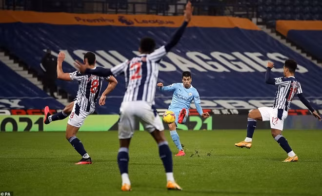 Ngoài Ilkay Gundogan, ManCity còn có hai pha lập công của Cancelo ở phút 20 và Mahrez ở phút bù giờ để vượt lên dẫn trước tới 4-0 ngay trong hiệp 1.