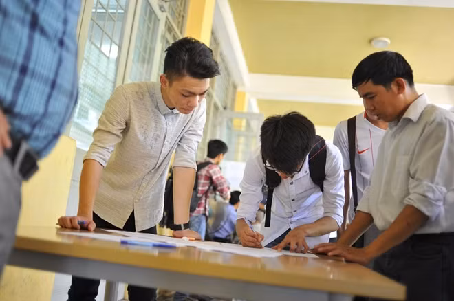 Điểm chuẩn trúng tuyển vào các trường đại học năm nay dự kiến cao hơn năm 2019 do mặt bằng điểm thi tăng. Ảnh minh họa.