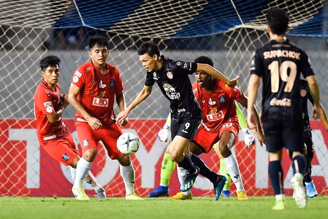 Nacer Barazite là người đưa đội chủ sân Chang Arena vươn lên dẫn trước ở phút 53 bằng pha dứt điểm cận thành.