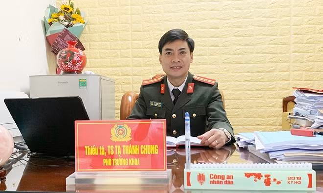 Thầy giáo Tạ Thành Chung quan niệm nghề giáo là nghề thiêng liêng nhưng bình dị.