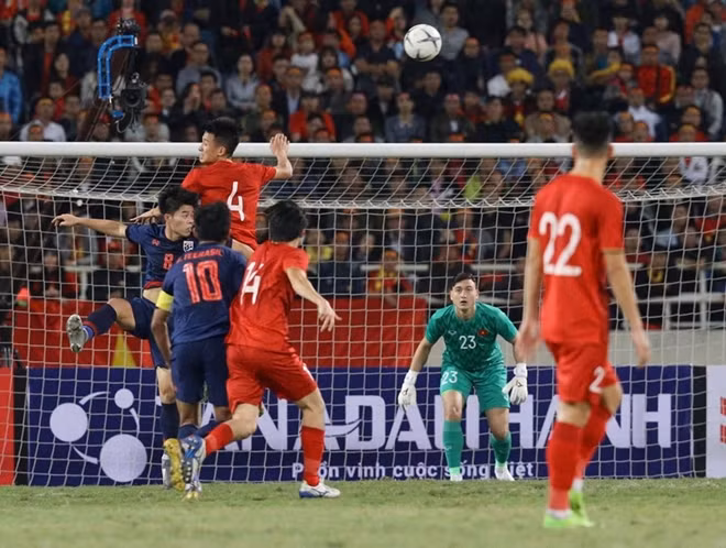 Thủ thành Văn Lâm cũng nhận được vô số lời tán thưởng với màn trình diễn xuất sắc tối qua. Ảnh: Phong Sơn.