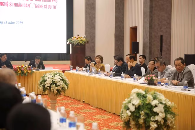 Hàng loạt nghệ sĩ kiến nghị thay đổi tiêu chuẩn xét tặng danh hiệu NSND, NSƯT.