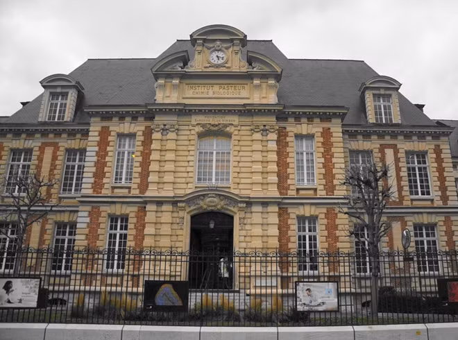 Viện Pasteur nằm trong quận 15 thành phố Paris, nơi các nhà khoa học đang chạy đua thời gian để nghiên cứu vắc xin chống virus Corona.