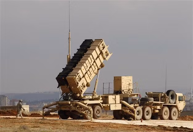 Một bệ phóng tên lửa đánh chặn Patriot. Ảnh: Reuters Một bệ phóng tên lửa đánh chặn Patriot. Ảnh: Reuters