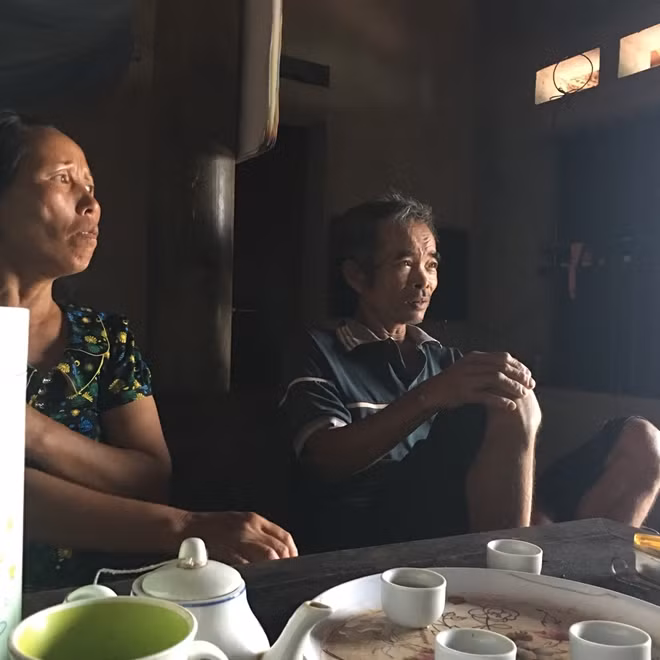 Vợ chồng ông Trường ngậm ngùi kể về những ngày gian khó.