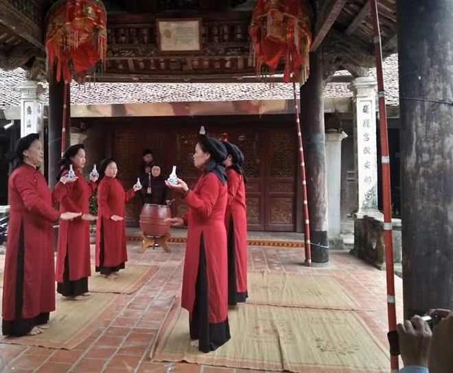 Hát Xoan Phú Thọ là một trong những di sản văn hóa độc đáo được giới thiệu đến khách thập phương vào dịp Lễ hội Đền Hùng.