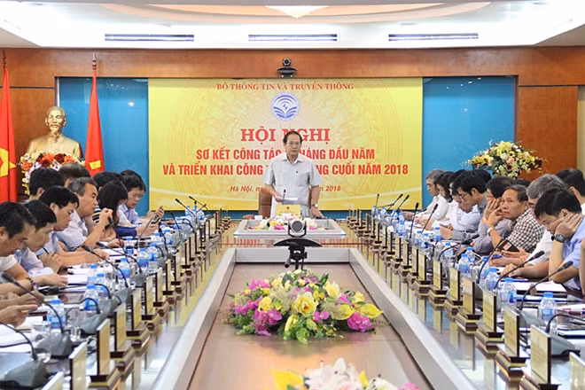 Bộ trưởng Bộ TT&TT Trương Minh Tuấn và các đại biểu dự Hội nghị