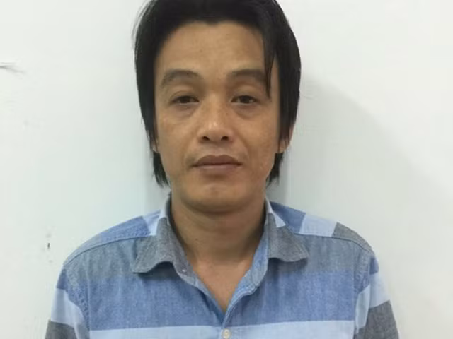 Đối tượng Thạch tại cơ quan điều tra. Đối tượng Thạch tại cơ quan điều tra.