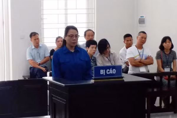 Bị cáo Phạm Kim Anh tại phiên xử. Bị cáo Phạm Kim Anh tại phiên xử.