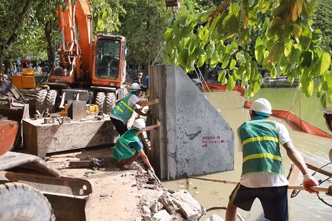 Việc kè hồ gươm bằng những khối cấu kiện này đảm bảo sự bền vững của công trình đồng thời không làm biến dạng bờ hồ.