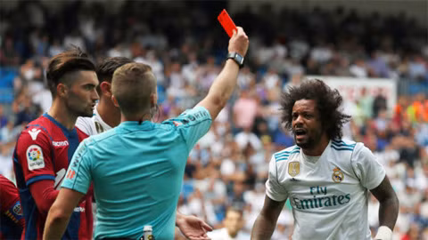 Marcelo bị truất quyền thi đấu trong trận Levante.