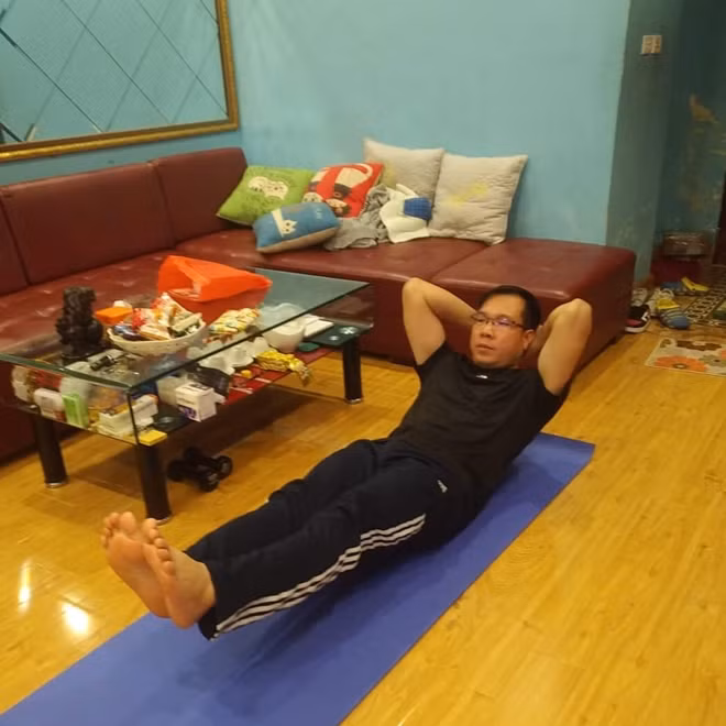 Hoàng Xuân Vinh vẫn cố gắng luyện tập tại nhà trong chuỗi ngày thực hiện cách ly xã hội. Ảnh: TS