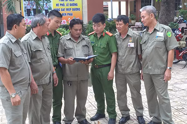 Công an xã bán chuyên trách - "Cánh tay nối dài" của lực lượng Công an ở cơ sở.