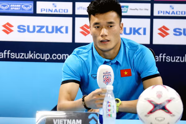 Thủ môn Bùi Tiến Dũng cho biết ngay từ khi ở Việt Nam toàn đội đã tiến hành nghiên cứu rất kỹ về đối thủ Philippines. Ảnh: VFF.