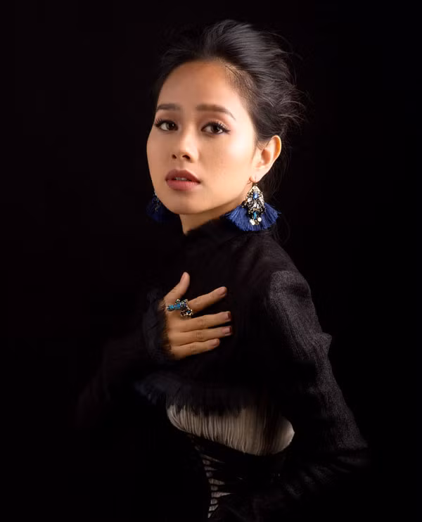 Ca sỹ Hoàng Quyên.