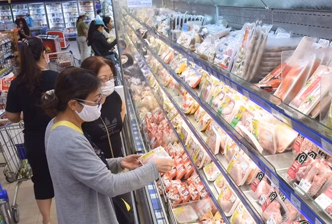 Các hệ thống bán lẻ áp dụng nhiều chương trình giảm giá.