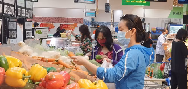 Các hệ thống bán lẻ trong nước áp dụng nhiều chương trình giảm giá.