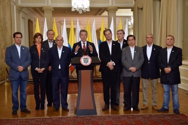 Tổng thống Santos có bài phát biểu sau khi kết quả trưng cầu ý dân được công bố. Ảnh: Reuters.