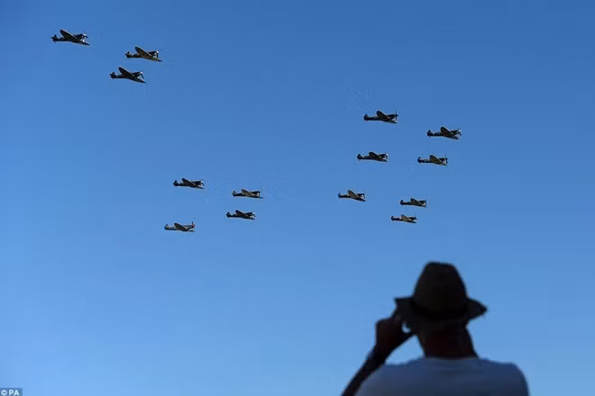 Phi đội 14 của không quân Anh với các máy bay Spitfires. Ảnh: PA.