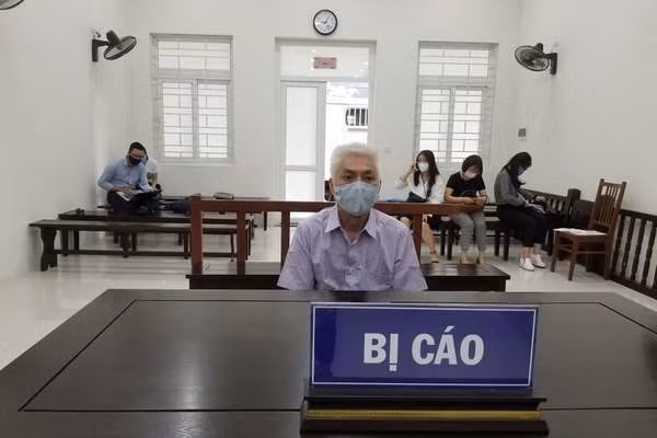 Bị can Vũ Văn Nghĩa tại phiên xử.