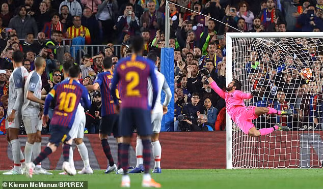 Messi ghi bàn thắng ấn định tỷ số 3-0.
