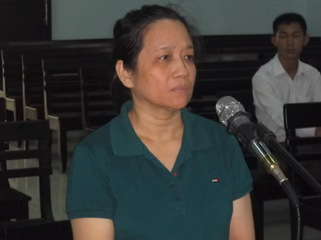 Bị cáo Phan Thúy Hằng tại tòa.