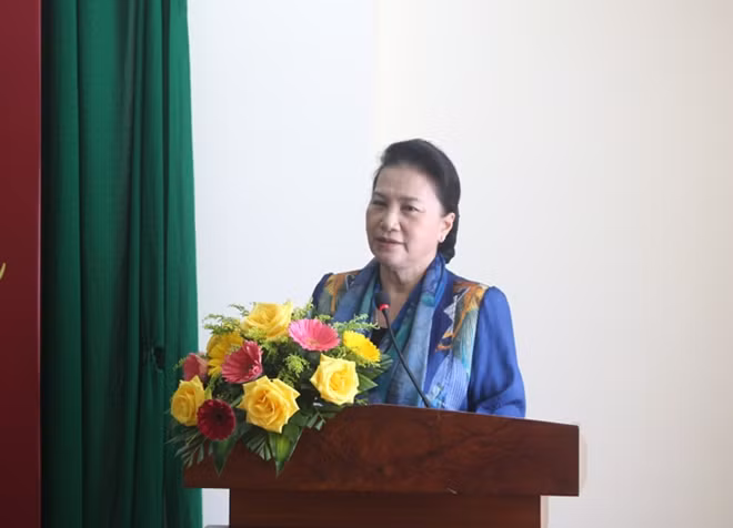 Chủ tịch Quốc hội Nguyễn Thị Kim Ngân phát biểu tại Lễ trao tặng. Ảnh bentre.gov.vn