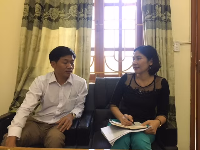 Anh Trần Sùng trao đổi với phóng viên.