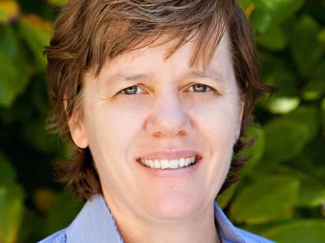 Bà Frances Frei.