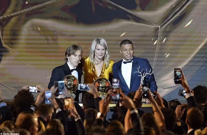 Kylian Mbappe đoạt danh hiệu cầu thủ U21 xuất sắc nhất thế giới.