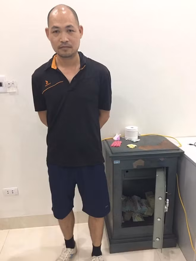 Nguyễn Kim Tiến dưới lớp vỏ bọc cán bộ.