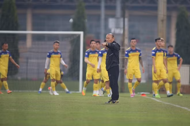 Hôm nay (11-11), ĐTVN có buổi tập như thường lệ tại Hà Nội chuẩn bị cho 2 trận đấu sắp tới với UAE và Thái Lan thuộc khuôn khổ vòng loại World Cup 2022.
