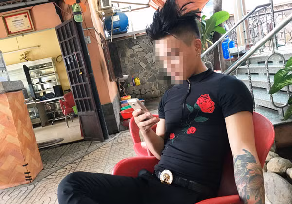 T.N.Đ. trước giờ "đi khách". T.N.Đ. trước giờ "đi khách".