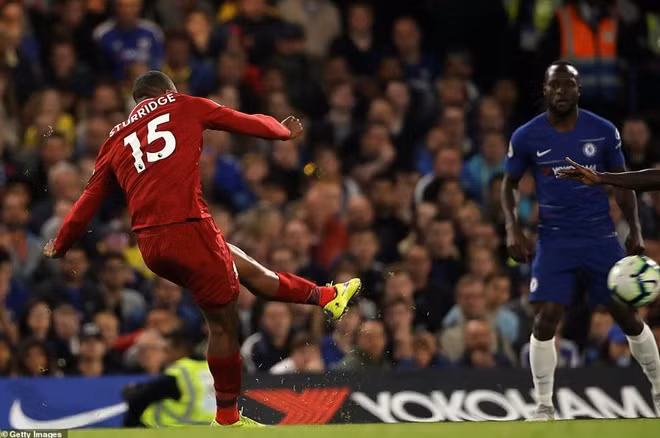 Sturridge với khoảnh khắc xuất thần giành lại 1 điểm cho Liverpool.