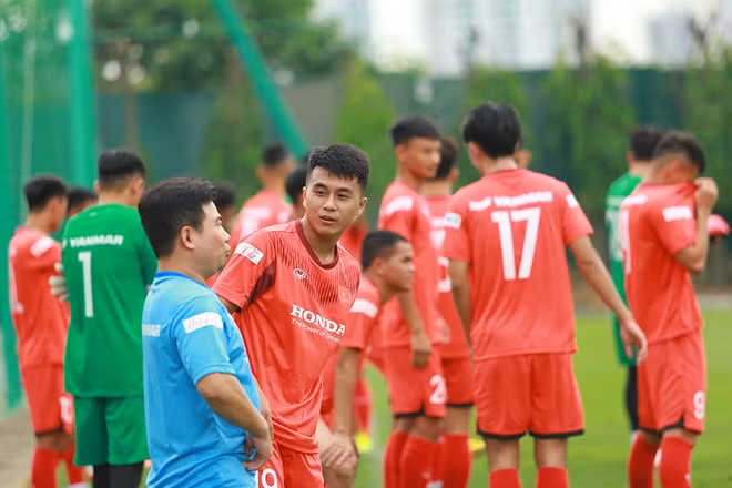 Đợt tập trung ngắn hạn này chỉ kéo dài 2 ngày. Vào ngày mai (2/7), một trận đấu nội bộ sẽ được tổ chức, trước đó HLV Park cũng sẽ có buổi trả lời phỏng vấn báo chí.