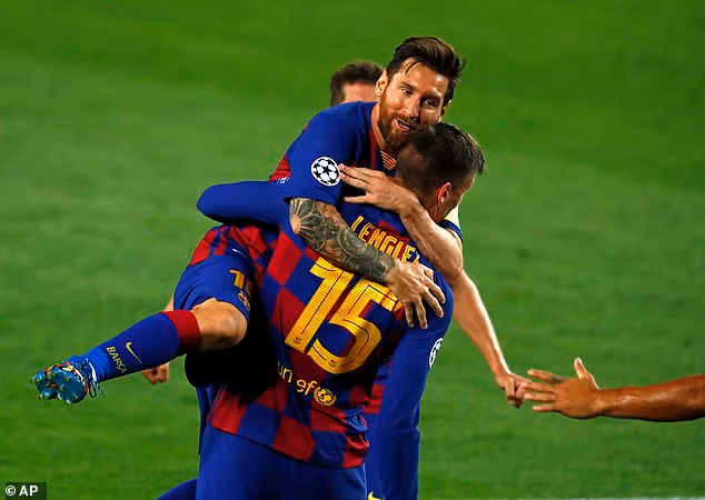 Messi có thêm một tình huống đưa được bóng vào lưới Napoli tuy nhiên VAR đã từ chối bàn thắng này nhưng điều đó cũng không cản được Barca giành chiến thắng.
