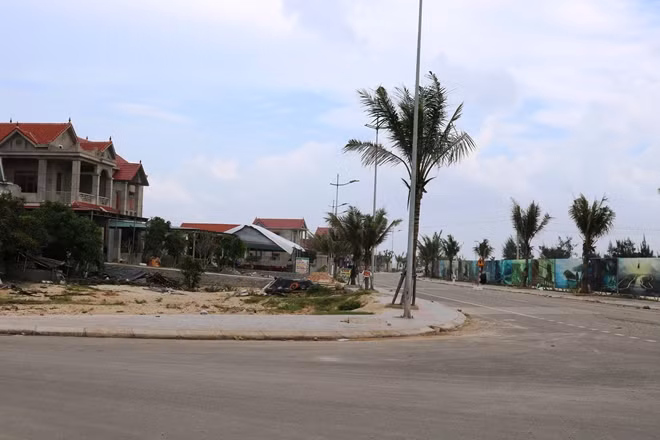Đất ở xã ven biển Hải Ninh, Quảng Ninh, Quảng Bình có giá từ 500 triệu đồng 1 lô đất nền chỉ trong mấy tháng được các cò đất đẩy lên trên 2 tỷ đồng.