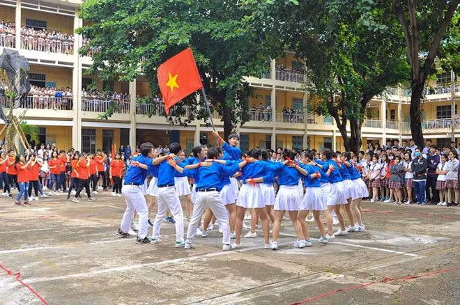Câu chuyện Trường Văn Hiến chuyển từ mô hình dân lập qua tư thục hay công lập cũng vẫn đang được cho là chưa ngã ngũ.